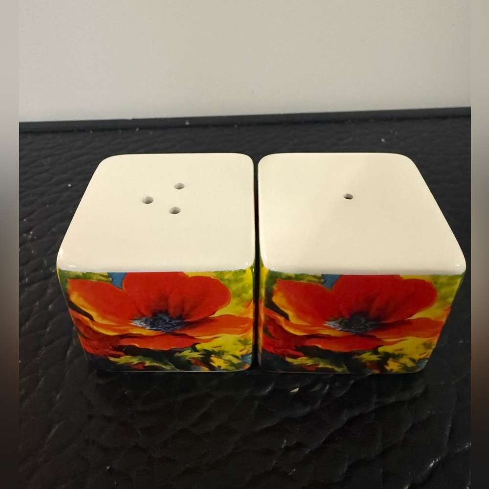 Floral HEART SALT & PEPPER SET With Flowers Made In China New